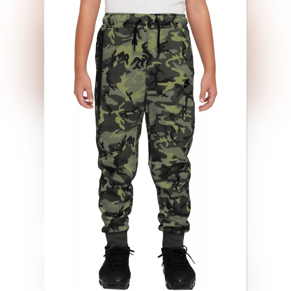 NWT Nike Tech Fleece Camo Joggers, Boys Large & XL​